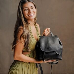 Portland’s leather Bucket Bag